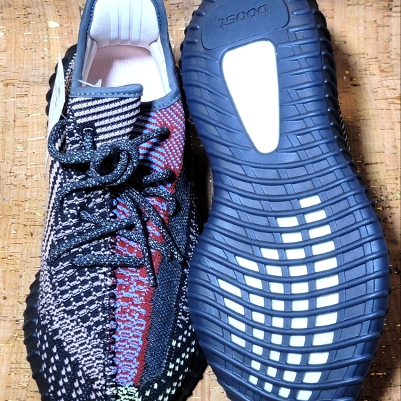 Yeezy Boost 350 V2 Yecheil Men's Size          8.5 New with Tags and Box - Picture 5 of 13